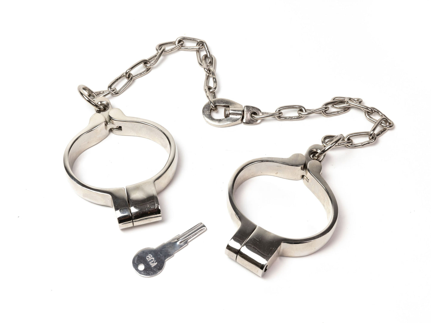 Heavy leg irons with snap lock and connecting chain