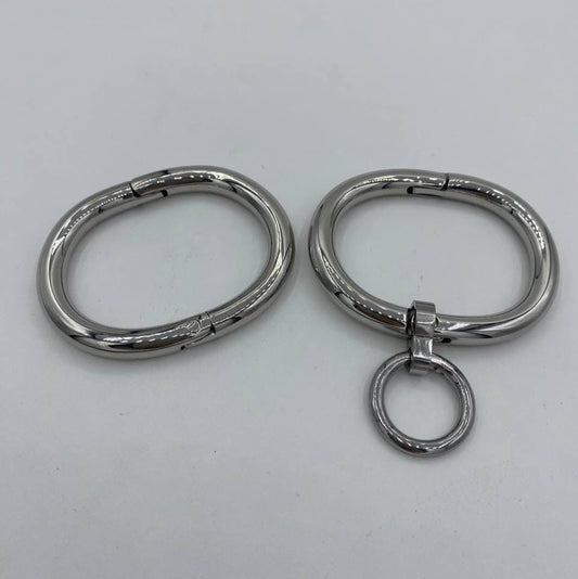 Set: handcuffs with hanging ring + key 5,8cm x 4,3 cm