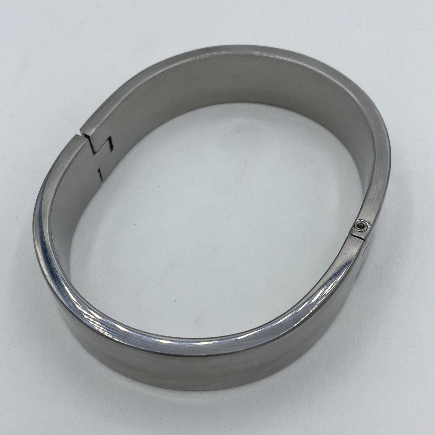 Lockable wide bracelet 8,1cm x 6,9cm