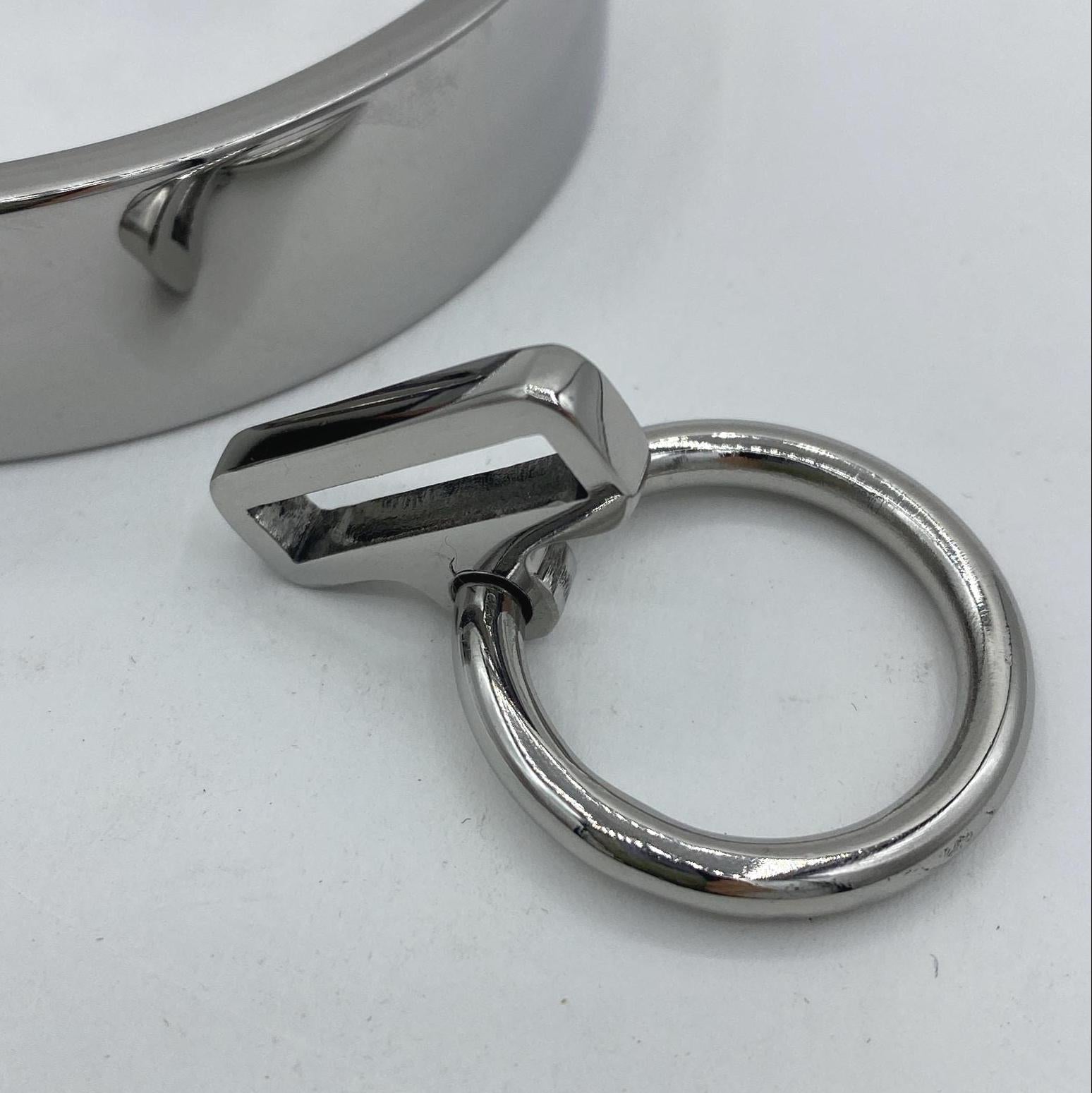 Wide stainless steel cuffs with removable ring Circumf.: 18,5cm