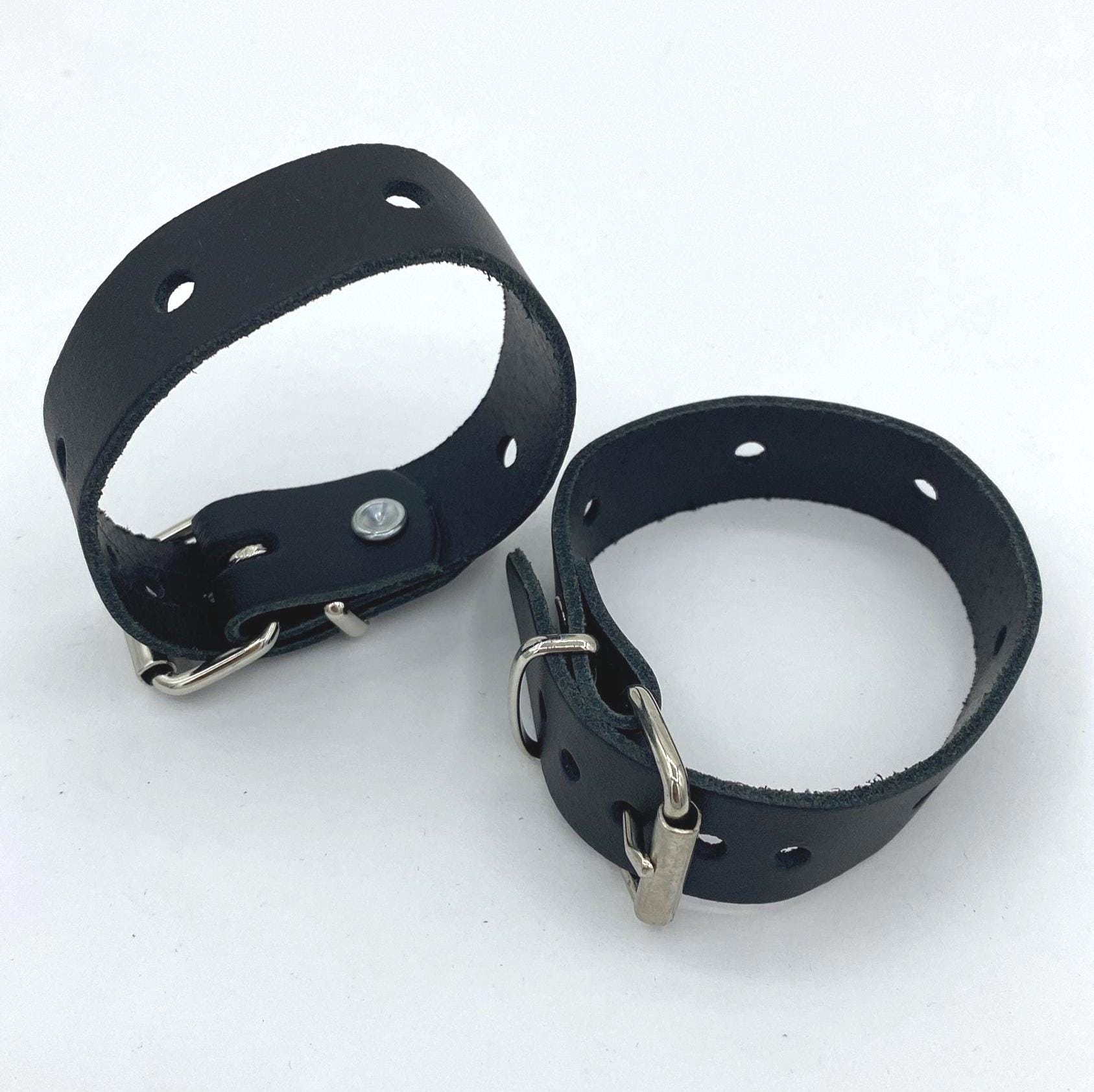 Size-adjustable bracelets/cuffs, Circumf. from 16 to 20cm