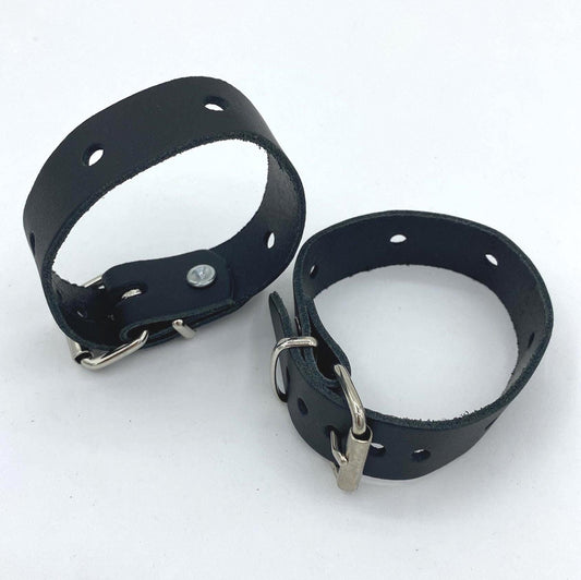Size-adjustable bracelets/cuffs, Circumf. from 16 to 20cm