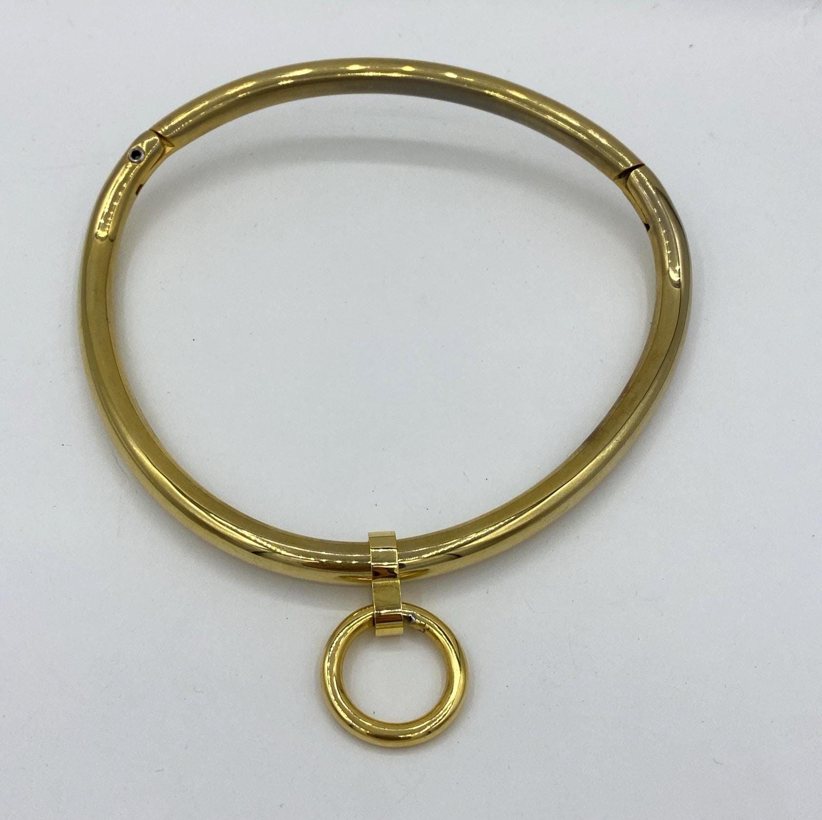 Gold necklace with ring, curved shape Ø: 11cm x 12cm