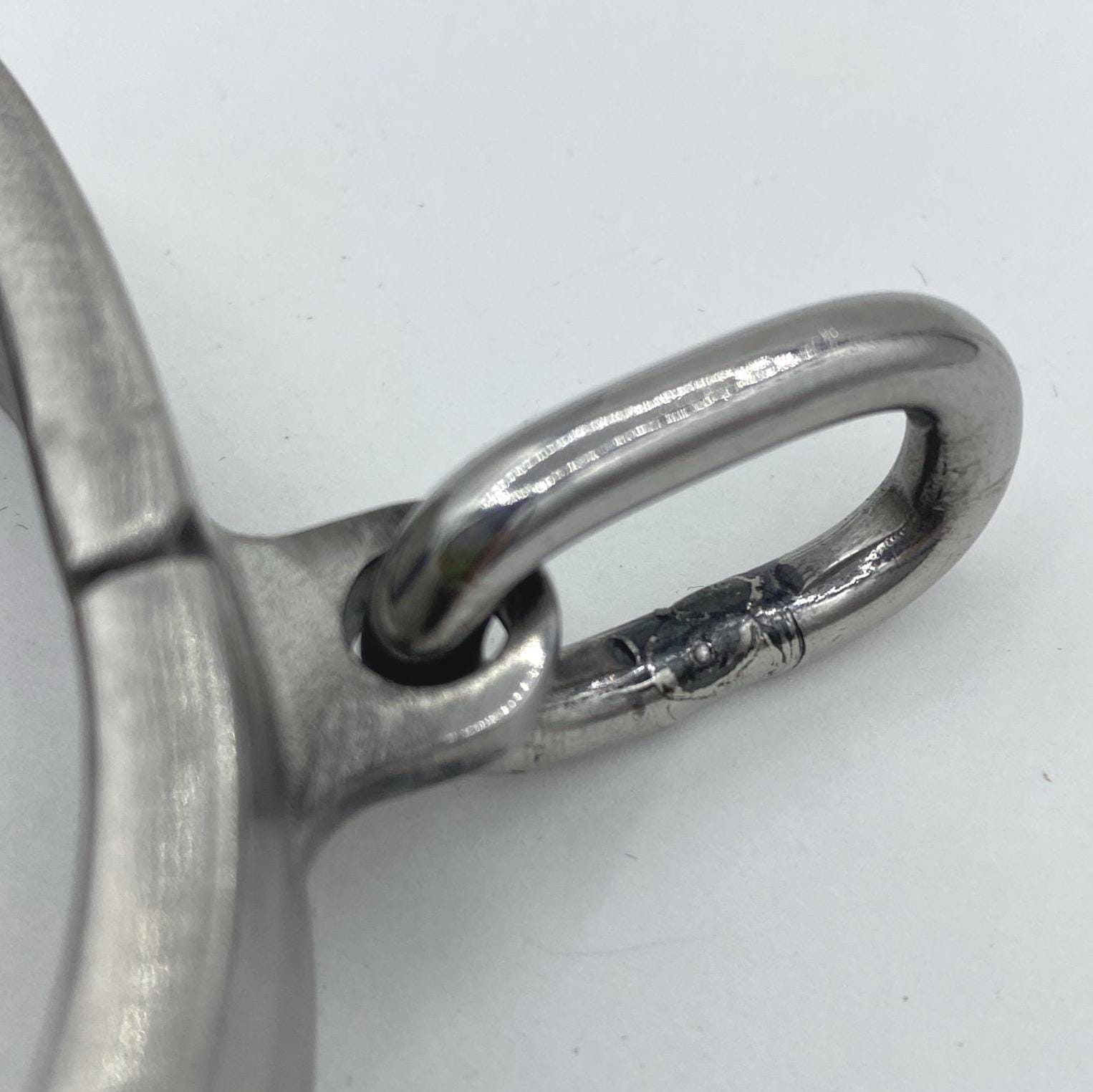 Heavy wide cuffs with rings. Ø: 7,7cm x 6,5cm