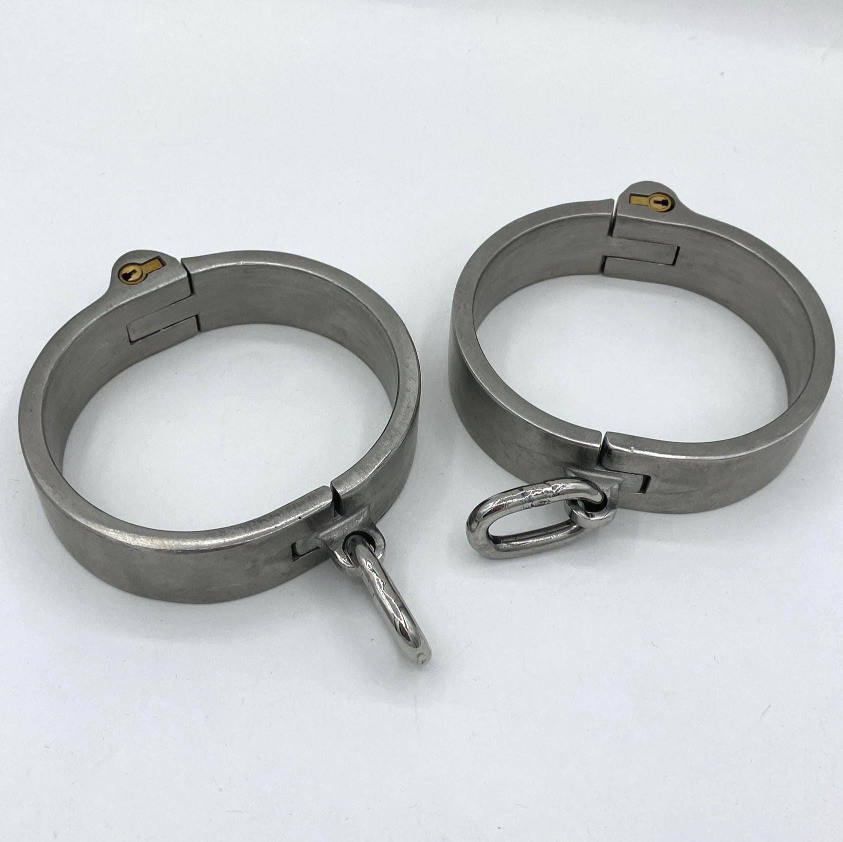 Heavy wide cuffs with rings. Ø: 7,7cm x 6,5cm