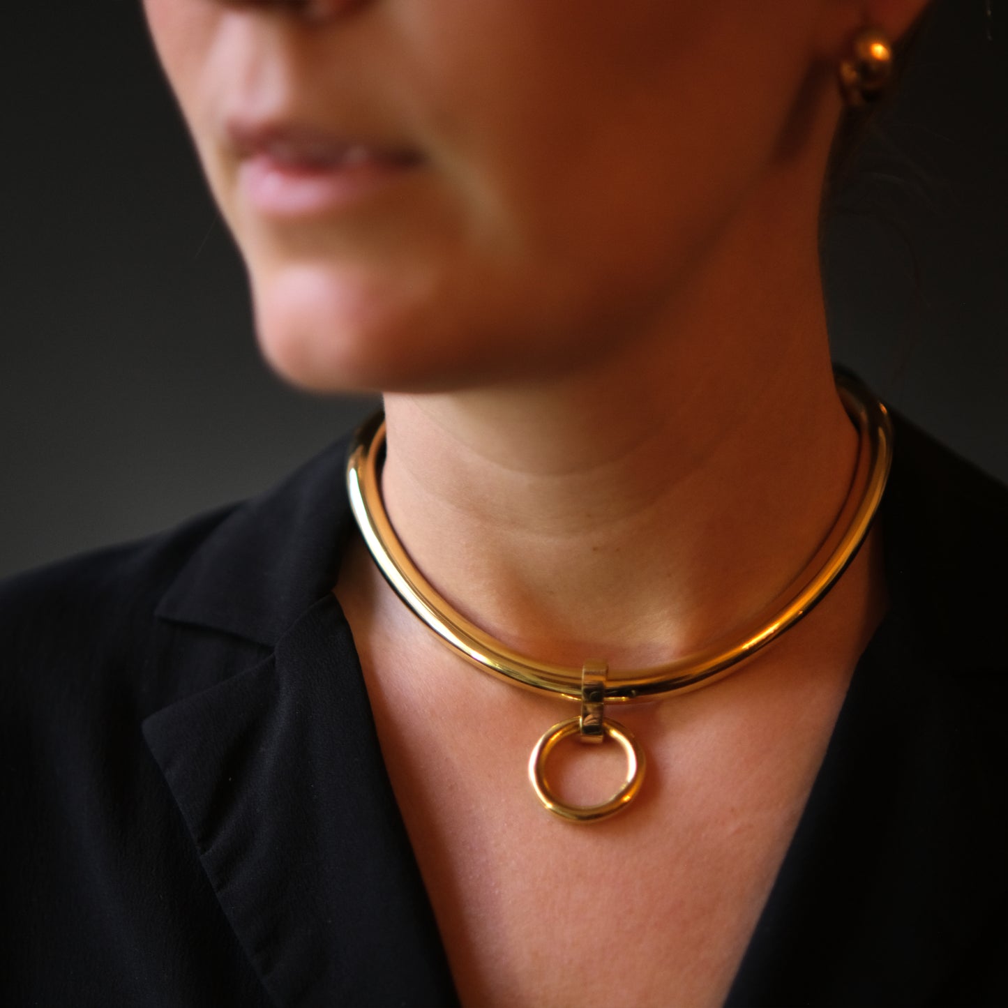 Ergonomically shaped eternity collar with ring and hexagonal key
