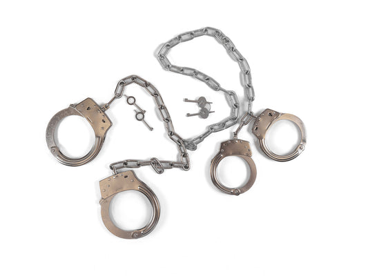 Police hand- and legcuffs combination with connecting chain