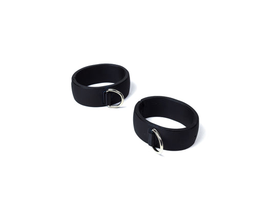 SALE: Extreme Quick-Shackles - custom made handcuffs with D-ring and snap lock. Circumf. 170mm
