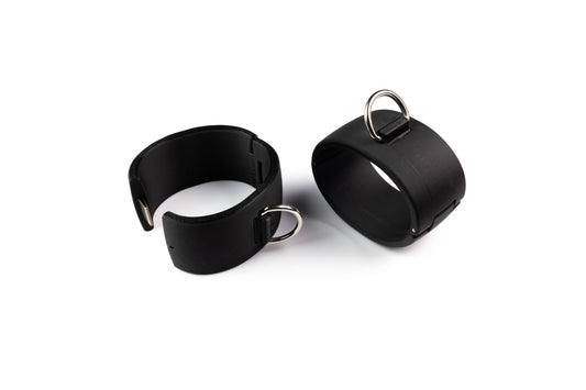 SALE: Extreme Quick-Shackles - custom made handcuffs with D-ring and snap lock. Circumf. 165mm