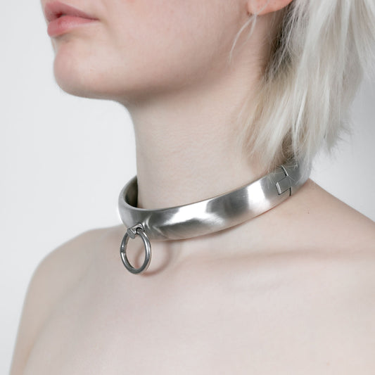 Solid stainless steel collar with key lock