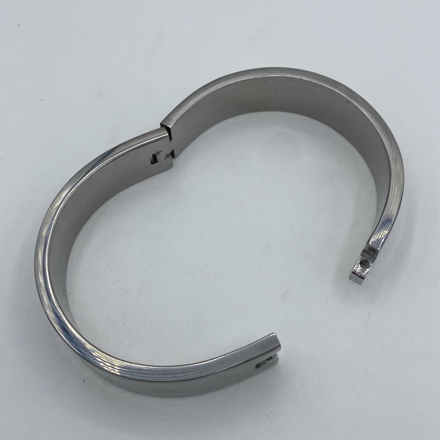 Lockable wide bracelet 8,1cm x 6,9cm