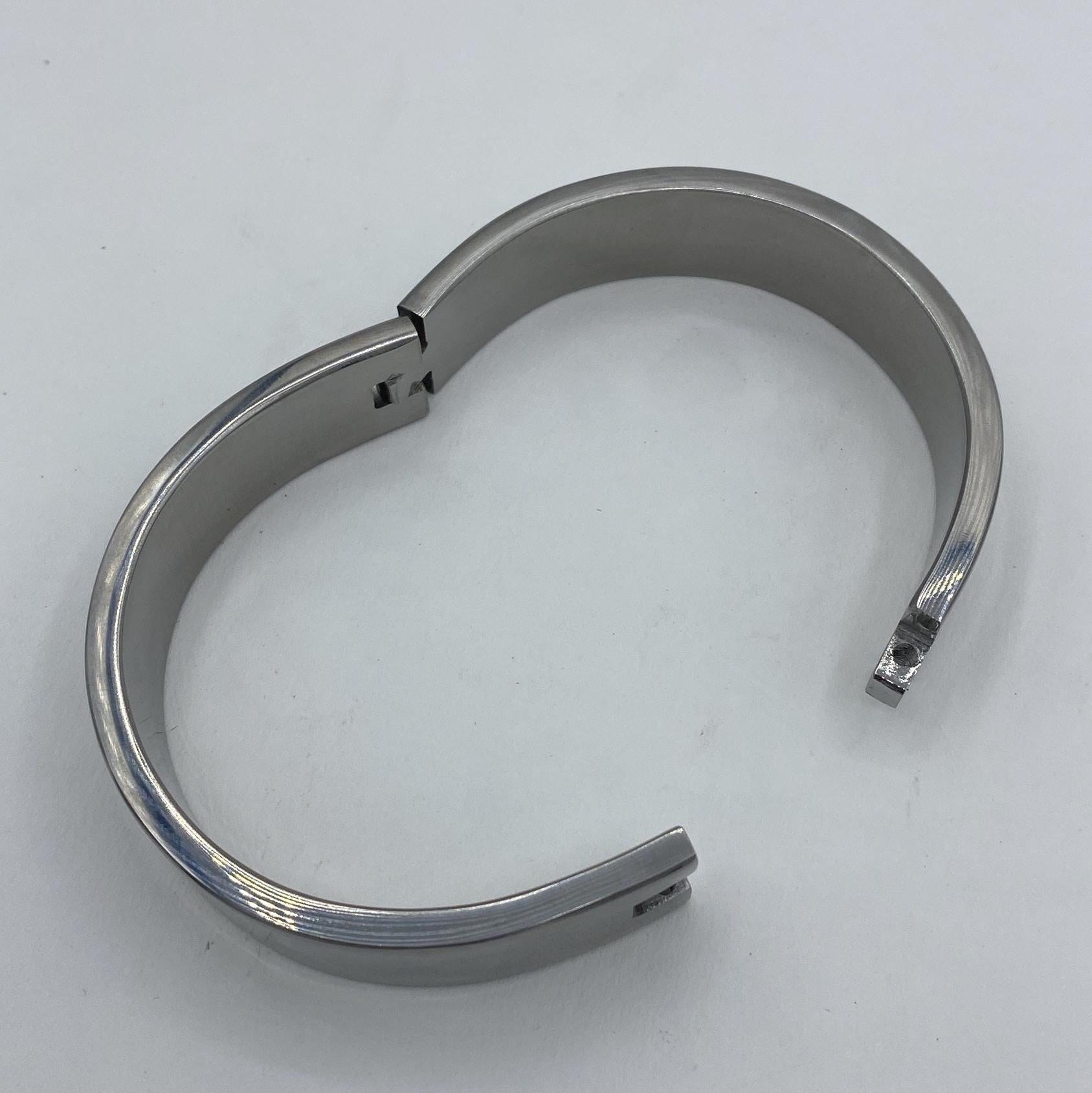 Lockable wide bracelet 8,1cm x 6,9cm