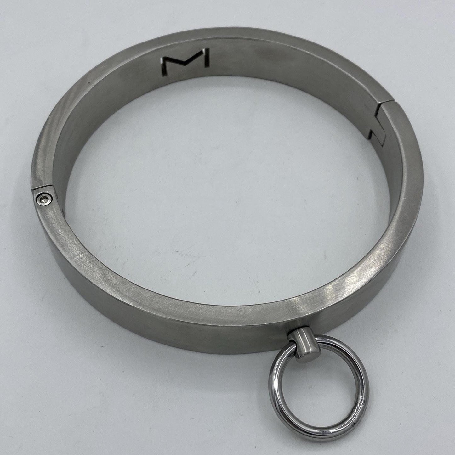 Wide and massive stainless steel collar with ring Circumf.: 34,3cm
