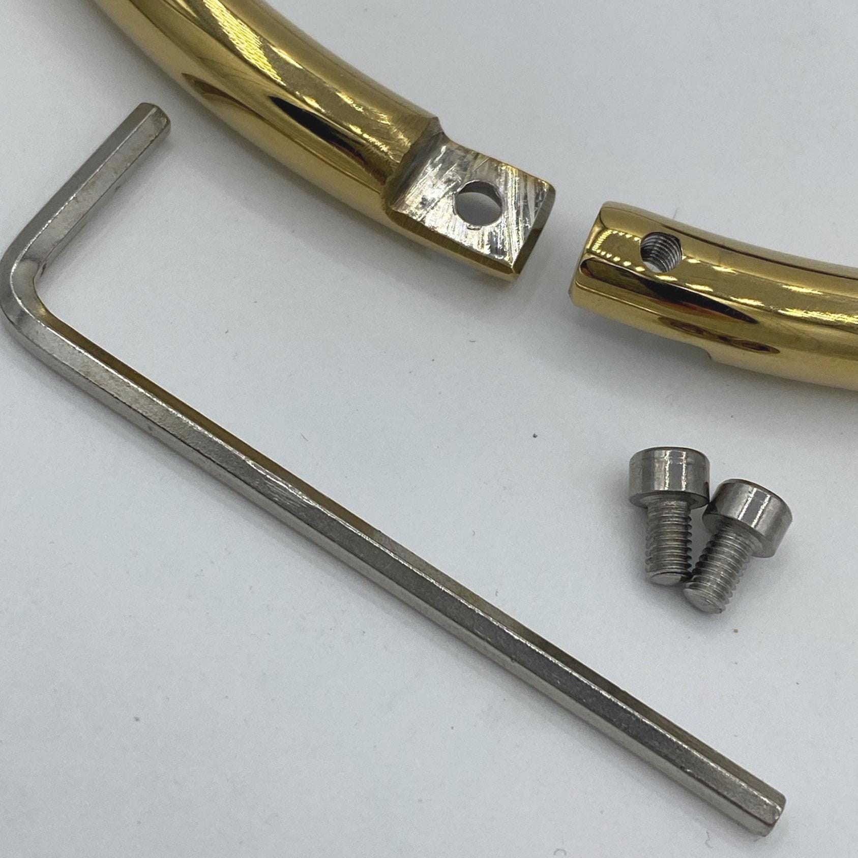 Gold steel collar 37,2cm circumf.