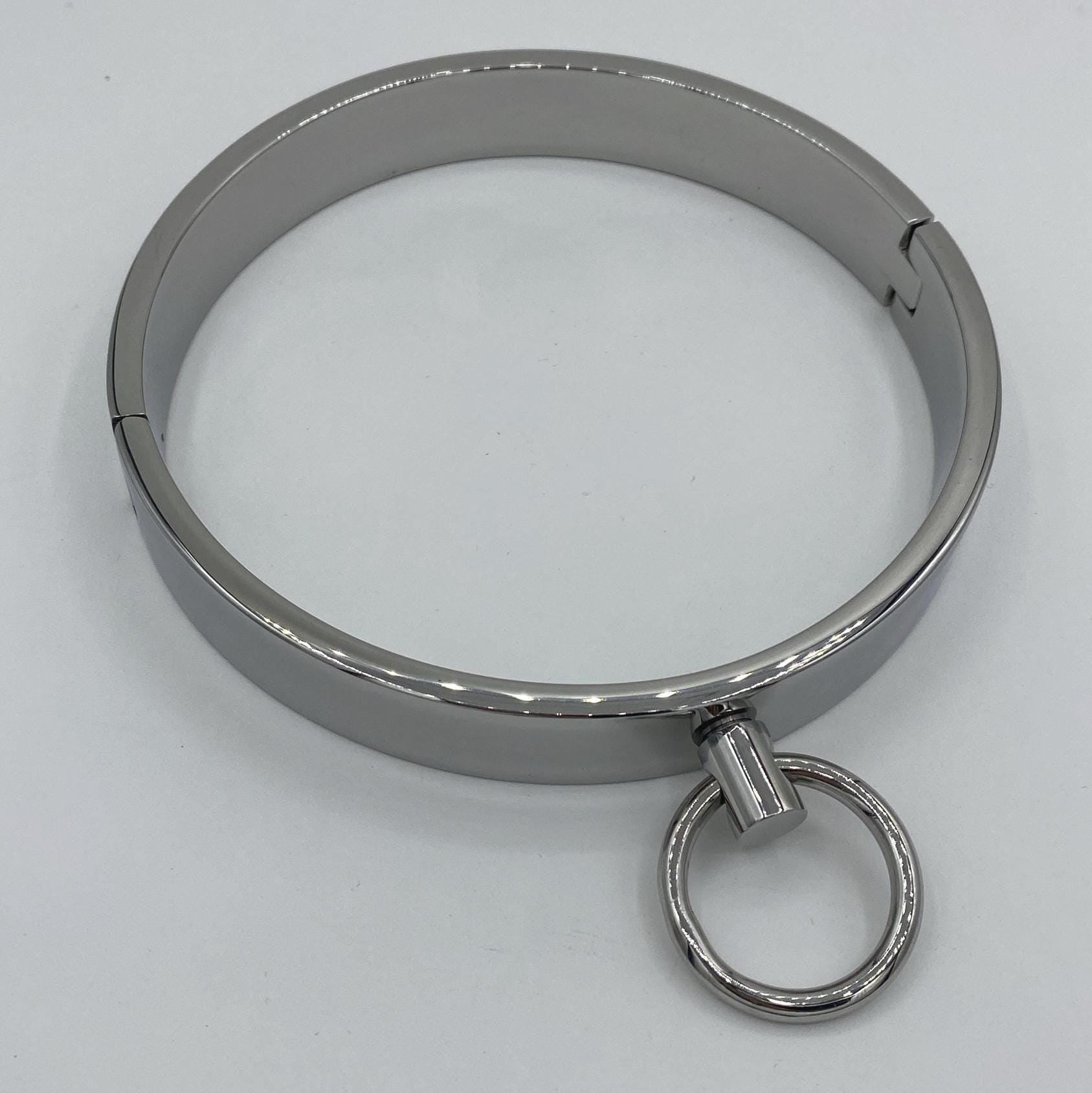 Wide and massive collar with ring Circumf.: 37cm