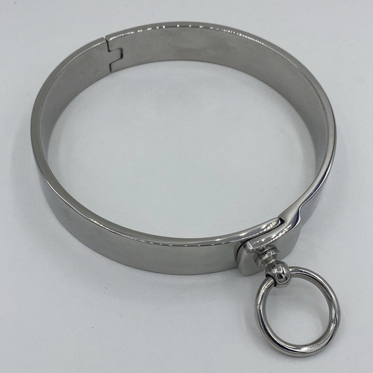 Wide and massive collar with ring Circumf.: 36,5cm