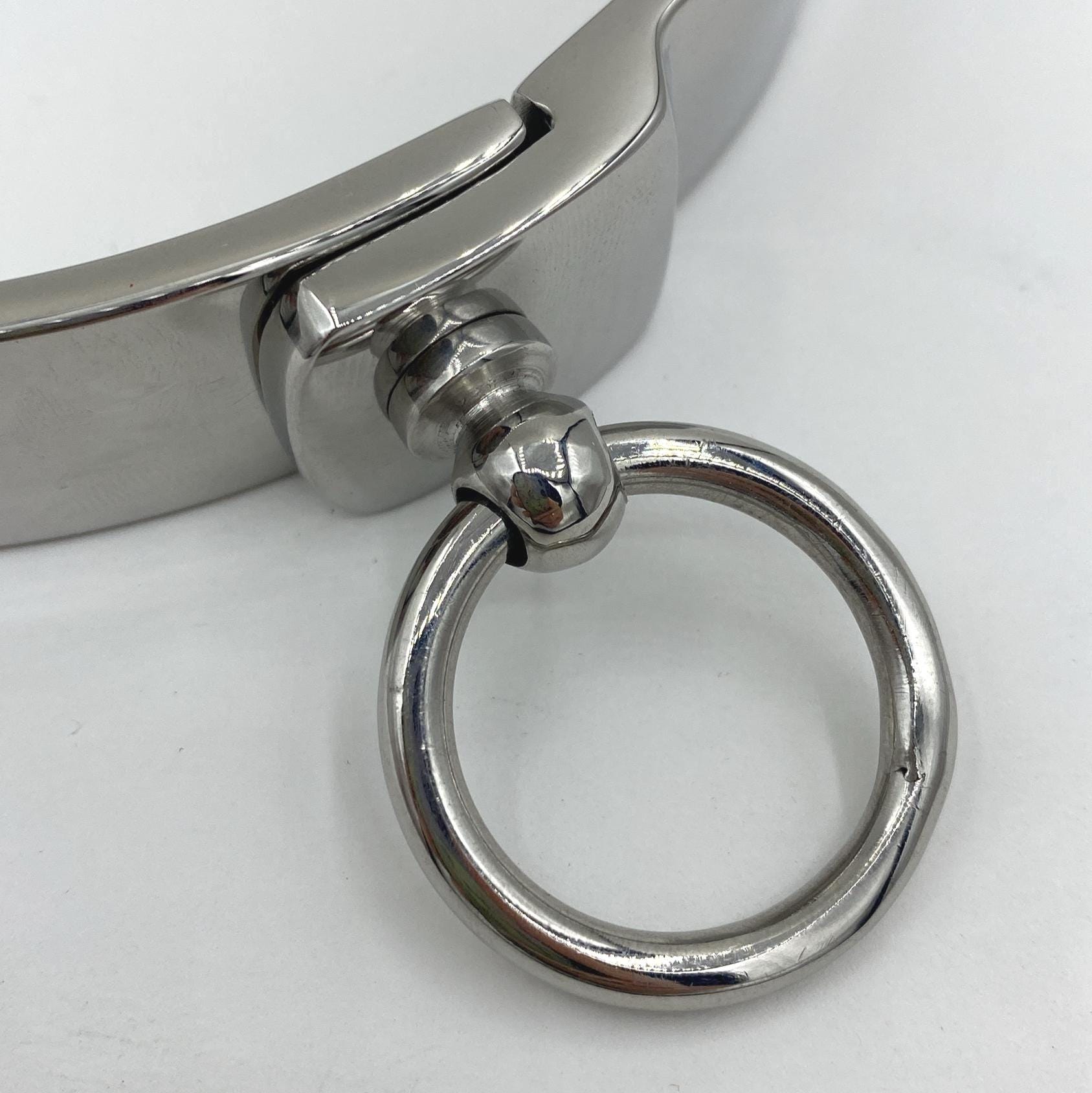 Wide and massive collar with ring Circumf.: 36,5cm