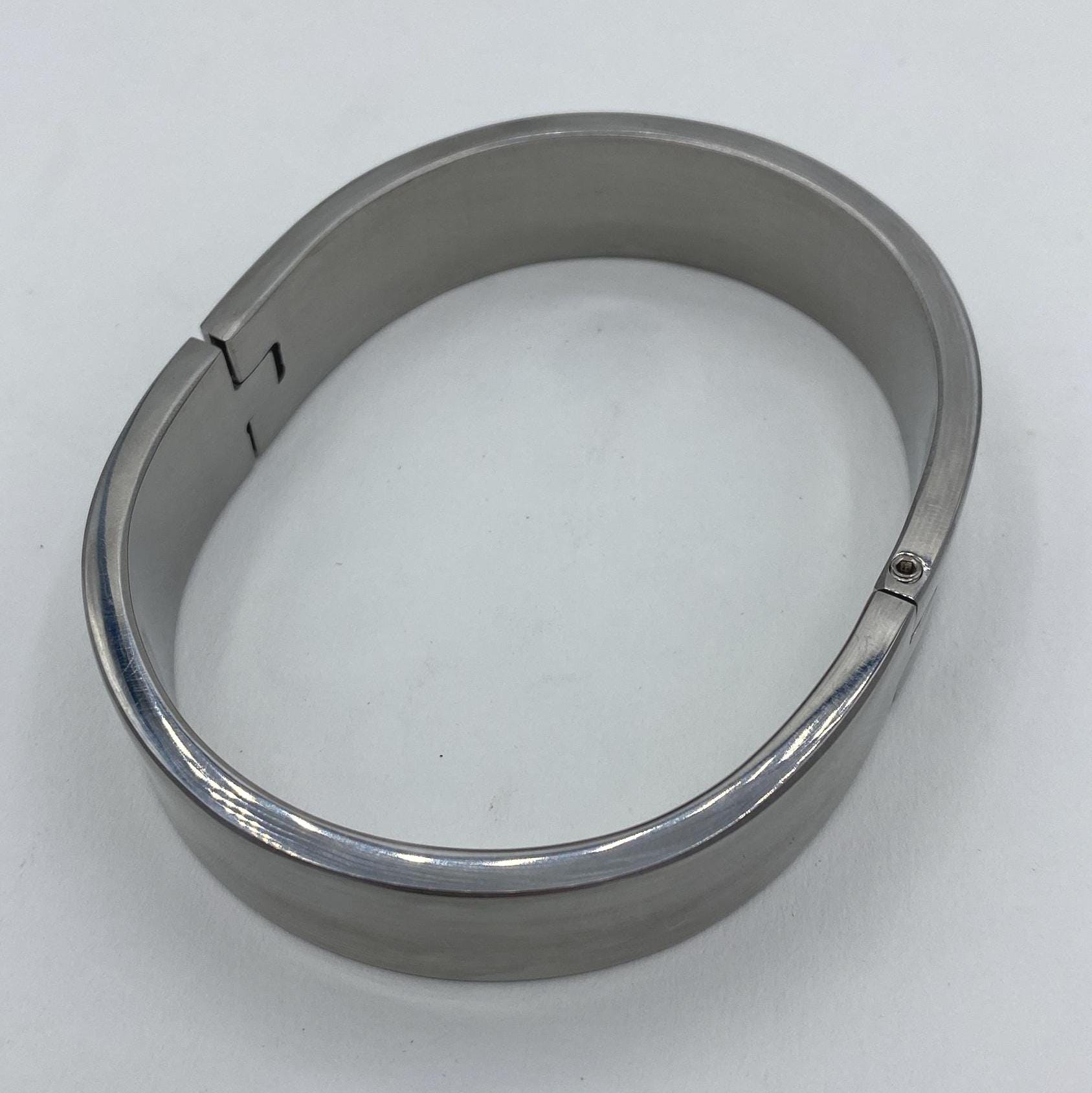 Lockable wide bracelet 8,1cm x 6,9cm