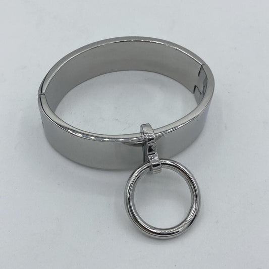 Wide stainless steel cuffs with removable ring Circumf.: 18,5cm