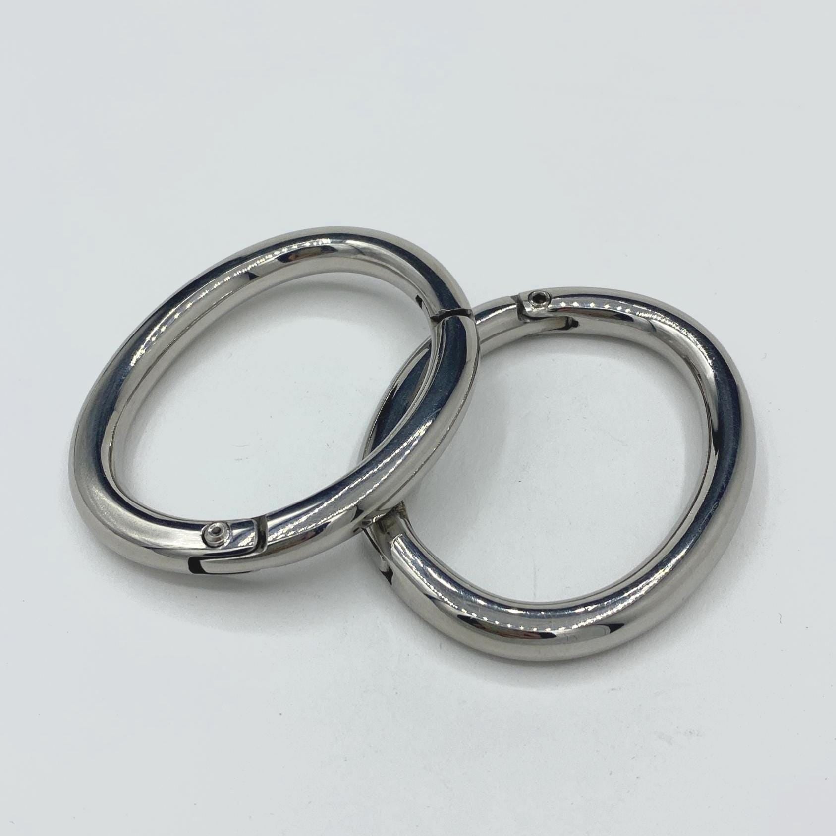 Silver handcuffs. Circumf. 15cm